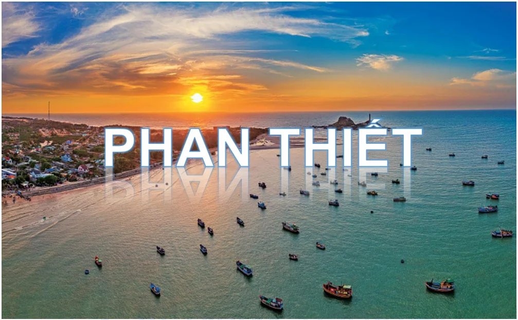 Sunset over Phan Thiệu coast with boats on turquoise water and a bold 'PHAN THIỆT' text overlay on the foreground.